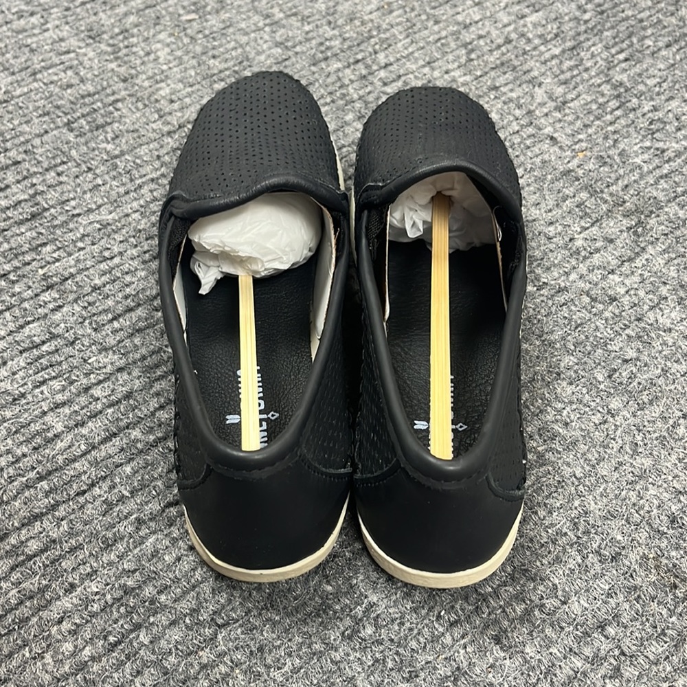 Minnetonka Women’s Pacific Black Loafers (3150) - Picture 3 of 7
